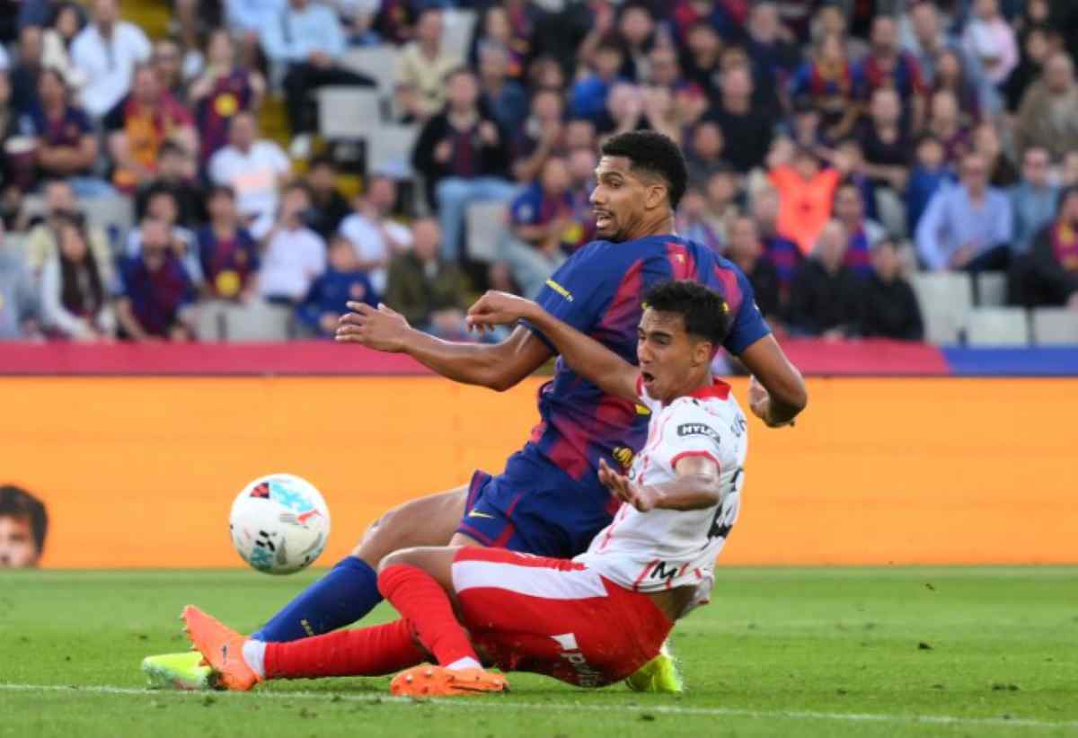 Ronald Araujo dalam Aksinya di Laga Barcelona vs Girona Ronald Araujo dalam Aksinya di Laga Barcelona vs Girona