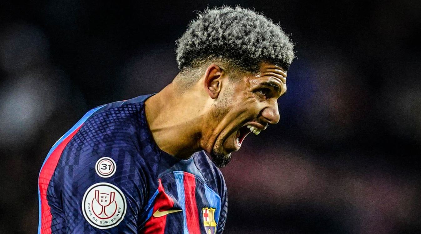 Ronald Araujo pemain Barcelona incaran Chelsea dan Liverpool