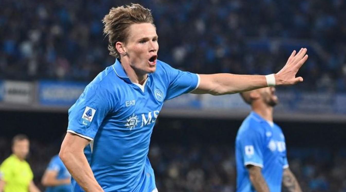 Scott McTominay gelandang Napoli