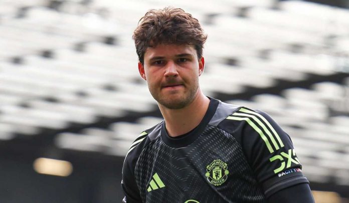 Senne Lammens catatkan clean sheet di debut untuk Manchester United