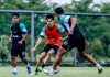 Skuad Persebaya dalam latihan terakhir sebelum berangkat ke markas PSBS Biak