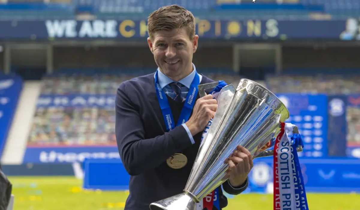 Steven Gerrard batal tangani Rangers Steven Gerrard batal tangani Rangers