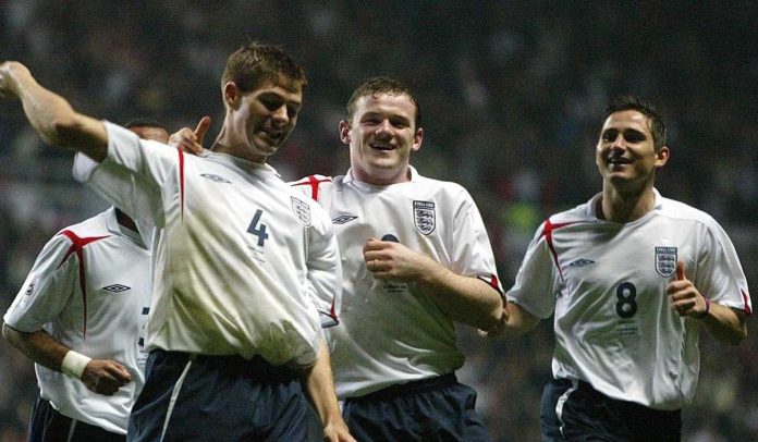 Steven Gerrard bersama Wayne Rooney dan Frank Lampard saat membela timnas Inggris