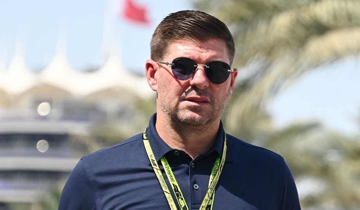 Steven Gerrard saat menghadiri F1 Grand Prix of Bahrain