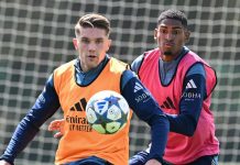 Viktor Gyokeres dan Cristhian Mosquera di sesi latihan Arsenal