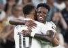Vinicius Junior merayakan gol bersama Kylian Mbappe