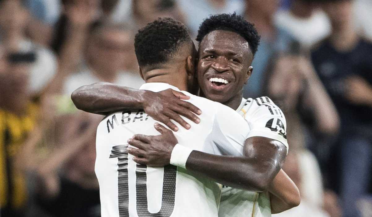 Vinicius Junior merayakan gol bersama Kylian Mbappe Vinicius Junior merayakan gol bersama Kylian Mbappe
