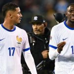 William Saliba dan Ibrahima Konate berjalan bersama di timnas Prancis