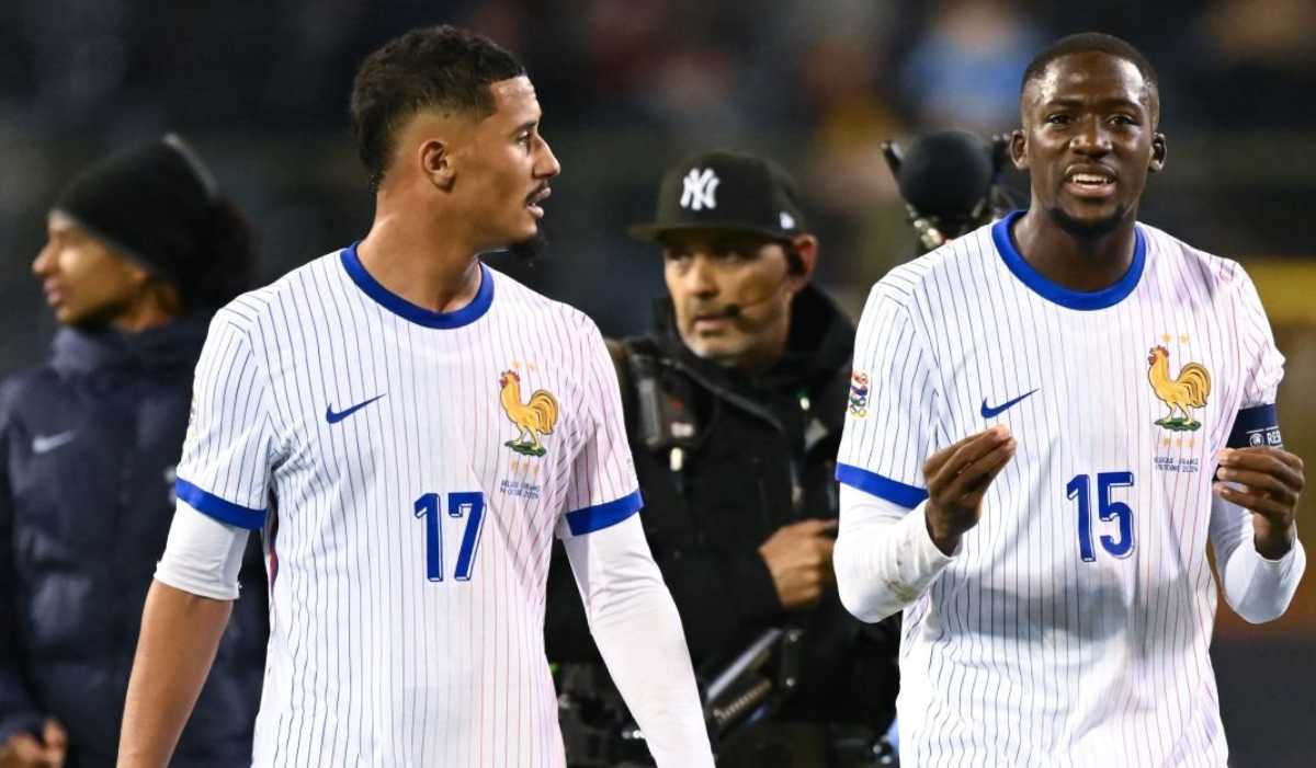 William Saliba dan Ibrahima Konate berjalan bersama di timnas Prancis William Saliba dan Ibrahima Konate berjalan bersama di timnas Prancis