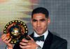 Achraf Hakimi Bek Pertama Peraih Gelar Pemain Terbaik Afrika Tahun Ini Achraf Hakimi Saat Menerima Penghargaan Pemain Afrika Terbaik Tahun Ini