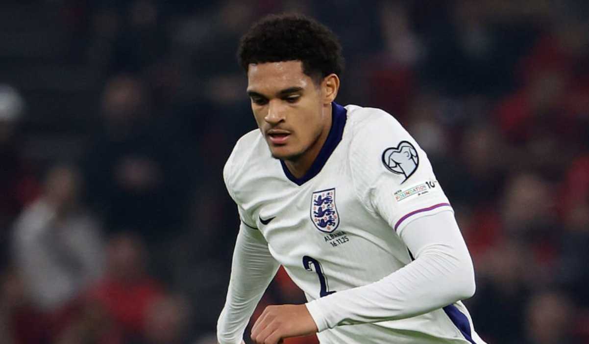 Aksi Jarrell Quansah di laga Albania vs Inggris Aksi Jarrell Quansah di laga Albania vs Inggris