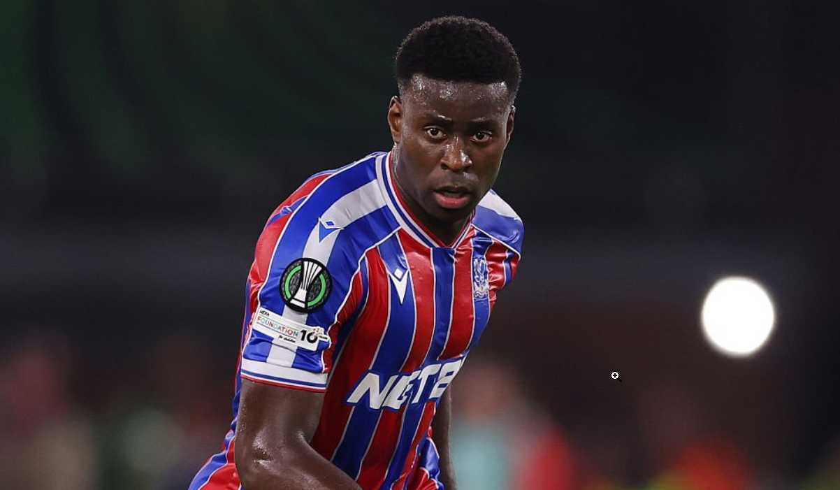 Aksi Marc Guehi di laga Crystal Palace vs AZ Alkmaar