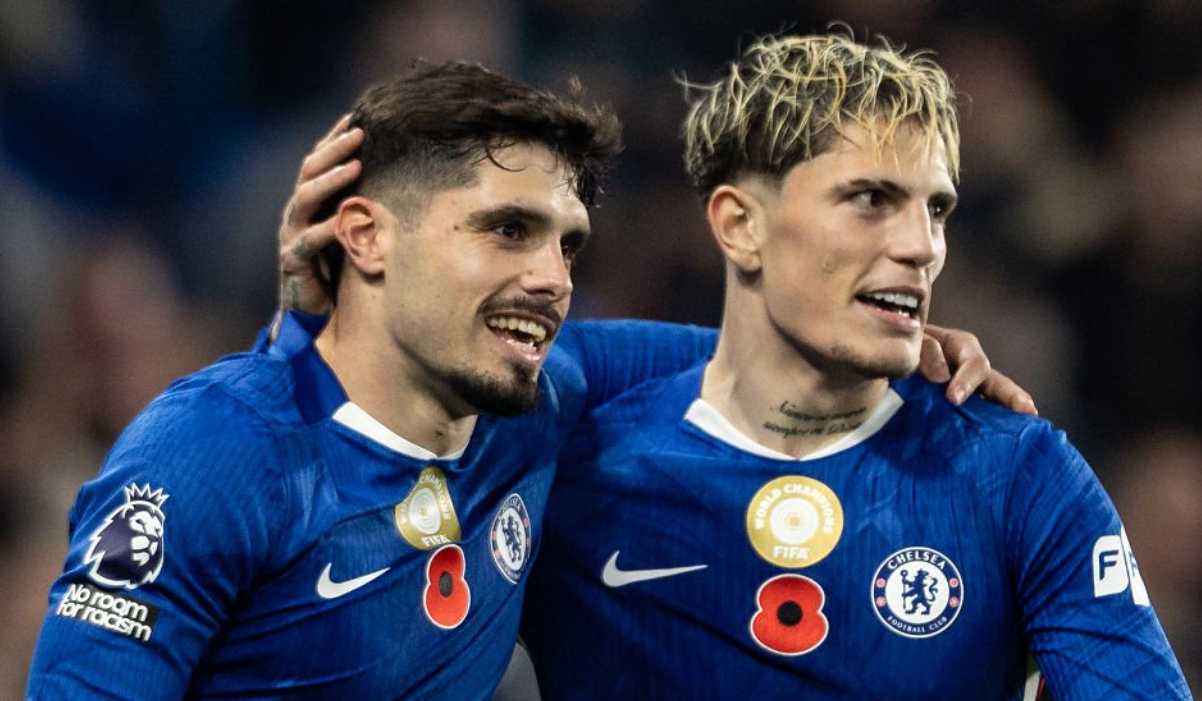 Alejandro Garnacho merayakan gol bersama Pedro Neto Alejandro Garnacho merayakan gol bersama Pedro Neto