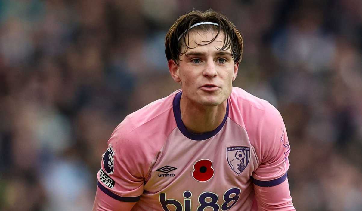 Alex Scott di laga Aston Villa vs Bournemouth