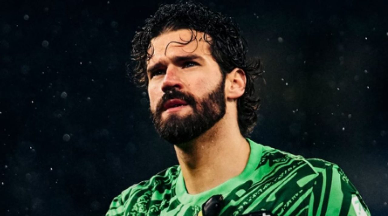 Alisson Becker penjaga gawang Liverpool