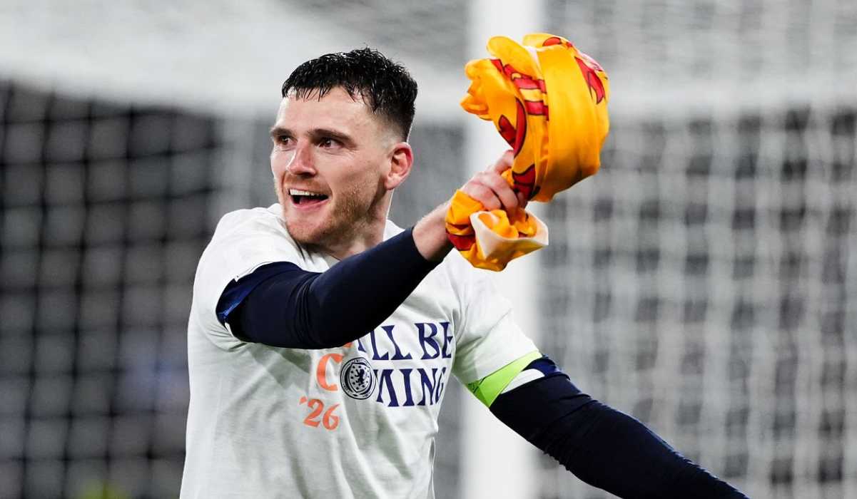 Andrew Robertson merayakan lolosnya Skotlandia ke Piala Dunia 2026 Andrew Robertson merayakan lolosnya Skotlandia ke Piala Dunia 2026