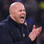 Arne Slot berteriak di laga Manchester City vs Liverpool