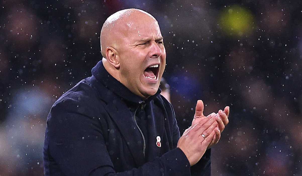 Arne Slot berteriak di laga Manchester City vs Liverpool