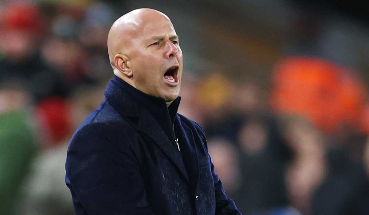 Arne Slot berteriak ke pemainnya di laga Liverpool vs Crystal Palace