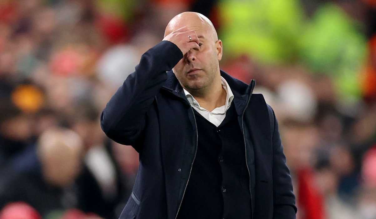 Arne Slot menutup mata selama kekalahan Liverpool vs PSV