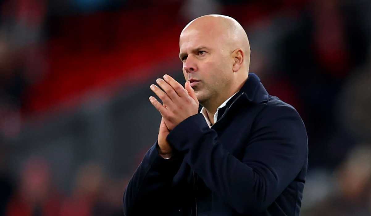 Arne Slot tepuk tangan ke fans usai laga Liverpool vs Nottingham Forest Arne Slot tepuk tangan ke fans usai laga Liverpool vs Nottingham Forest