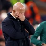 Arne Slot Pertimbangkan Perombakan Besar Jelang Lawatan ke West Ham United Arne Slot tertunduk usai kekalahan Liverpool vs PSV Eindhoven