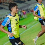Bintang Dewa United Rafael Struick Saat Berlatih Jelang Hadapi Borneo FC