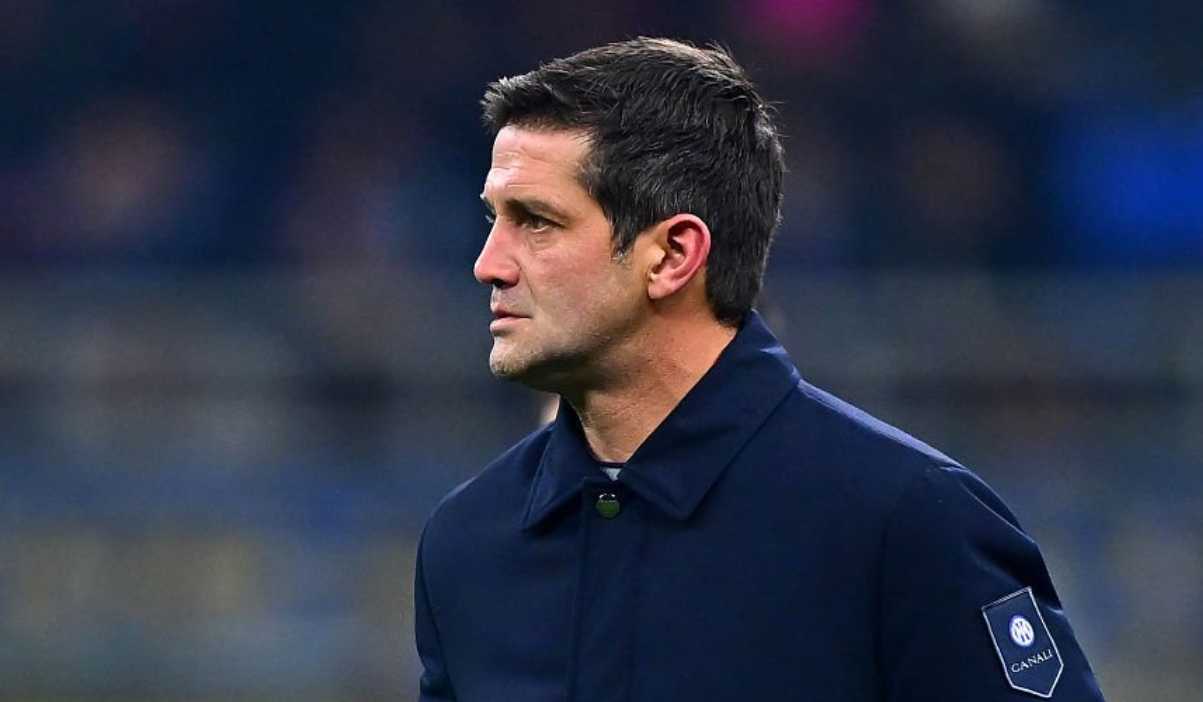 Cristian Chivu di laga AC Milan kontra Inter Milan