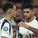 Tottenham Dapat Tiga Kabar Baik Jelang Hadapi Derby London Kontra The Gunners Cristian Romero bersama Brennan Johnson di laga Tottenham Hotspur vs Copenhagen