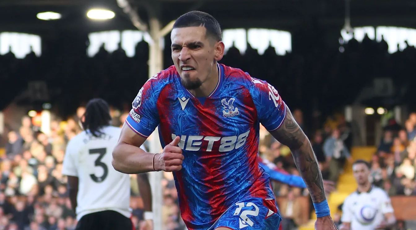 Daniel Munoz pemain Crystal Palace