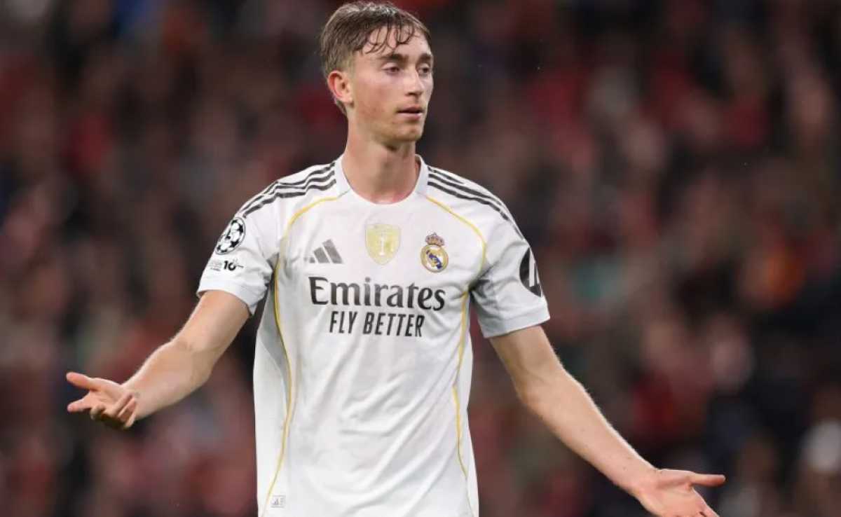 Dean Huijsen saat membela Real Madrid di sebuah laga Dean Huijsen saat membela Real Madrid di sebuah laga