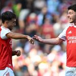 Dua Rekrutan Anyar Arsenal Berhasil Ubah Declan Rice Jadi Gelandang Terbaik Dunia Declan Rice berbicara dengan Martin Zubimendi di laga Arsenal vs Athletic Bilbao