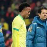 Eder Militao meninggalkan lapangan karena cedera