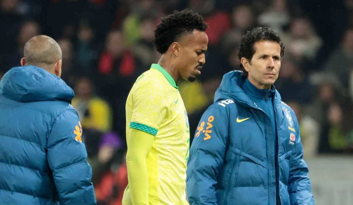 Eder Militao meninggalkan lapangan karena cedera