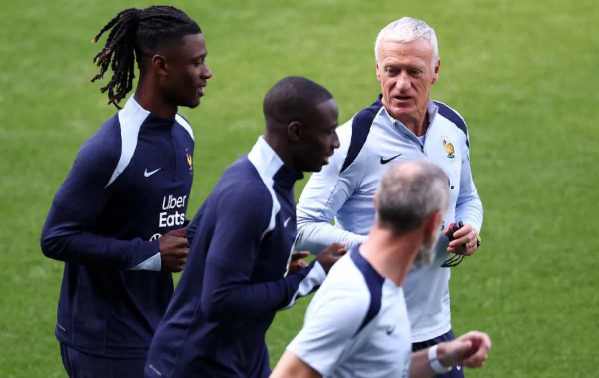 Eduardo Camavinga dalam sesi latih Timnas Prancis