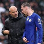 Enzo Maresca Masih Nantikan Kembalinya Cole Palmer Jelang Laga Sulit Hadapi Barcelona Enzo Maresca sedang berbicara dengan Cole Palmer