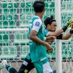 Ernando Ari Saat Lakukan Penyelamatan Gemilang di Laga Bhayangkara FC vs Persebaya