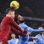 Florian Wirtz berebut bola dengan Josko Gvardiol