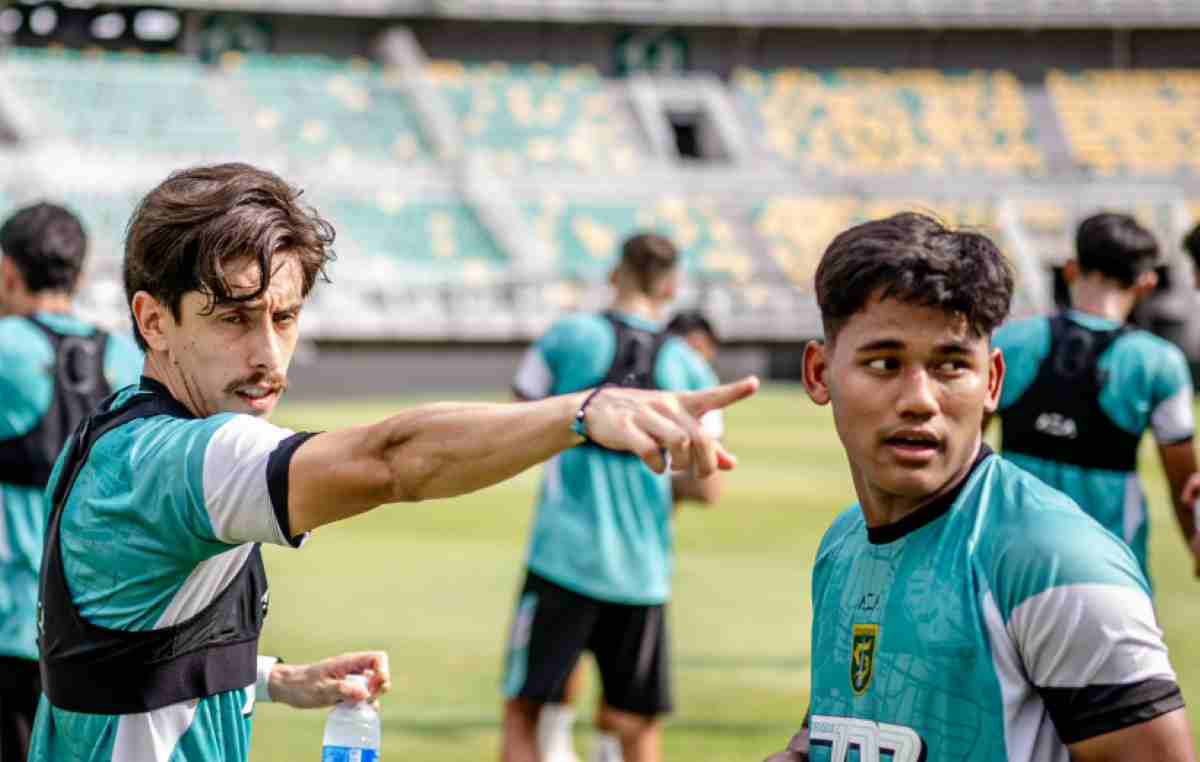 Francisco Rivera dalam Sesi Latihan Persebaya Jelang Menjamu Arema FC