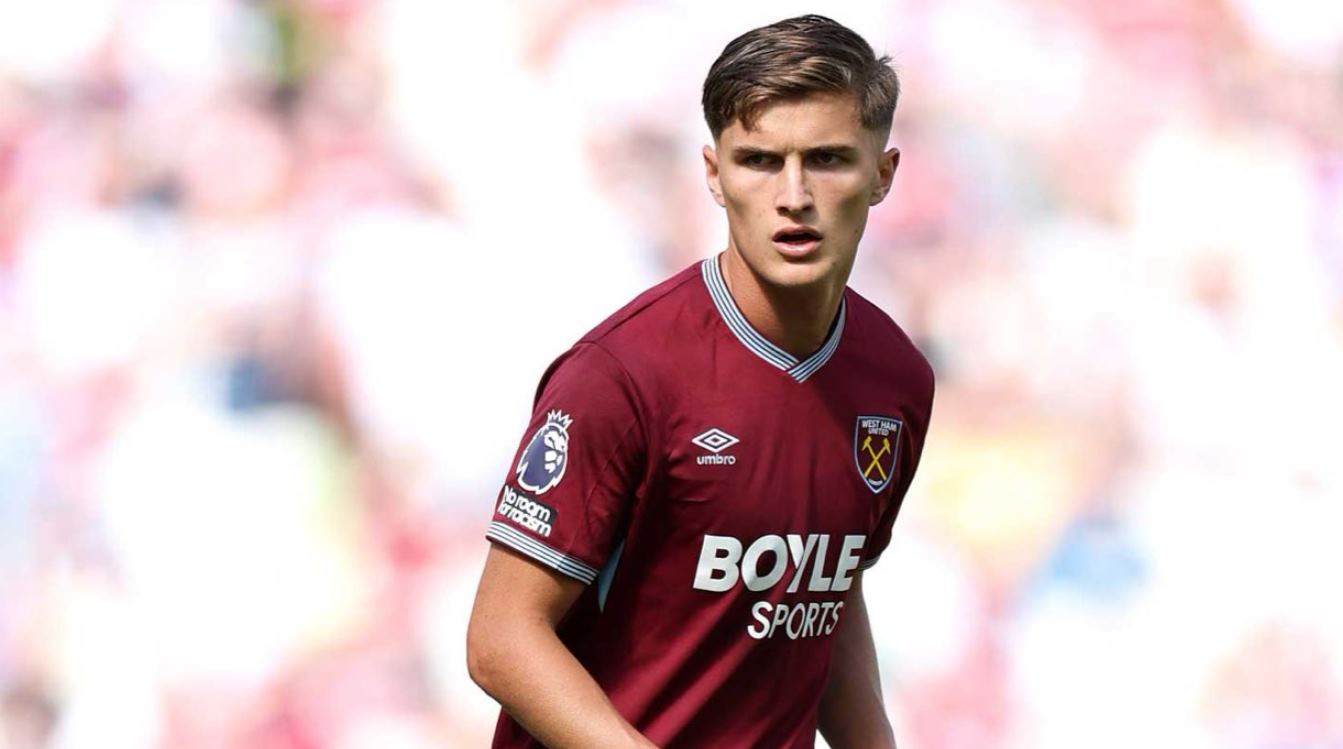 Freddie Potts pemain West Ham United