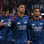 Gabriel, Jurrien Timber, dan William Saliba berjalan bersama