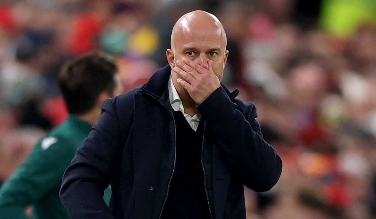 Gestur Arne Slot usai Liverpool dikalahkan PSV Eindhoven Gestur Arne Slot usai Liverpool dikalahkan PSV Eindhoven