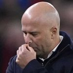 Gestur Arne Slot usai kekalahan Liverpool dari Nottingham Forest