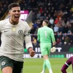 Pedro Neto Bersinar, Enzo Fernández Menutup Pesta — Chelsea Terus Tekan Arsenal