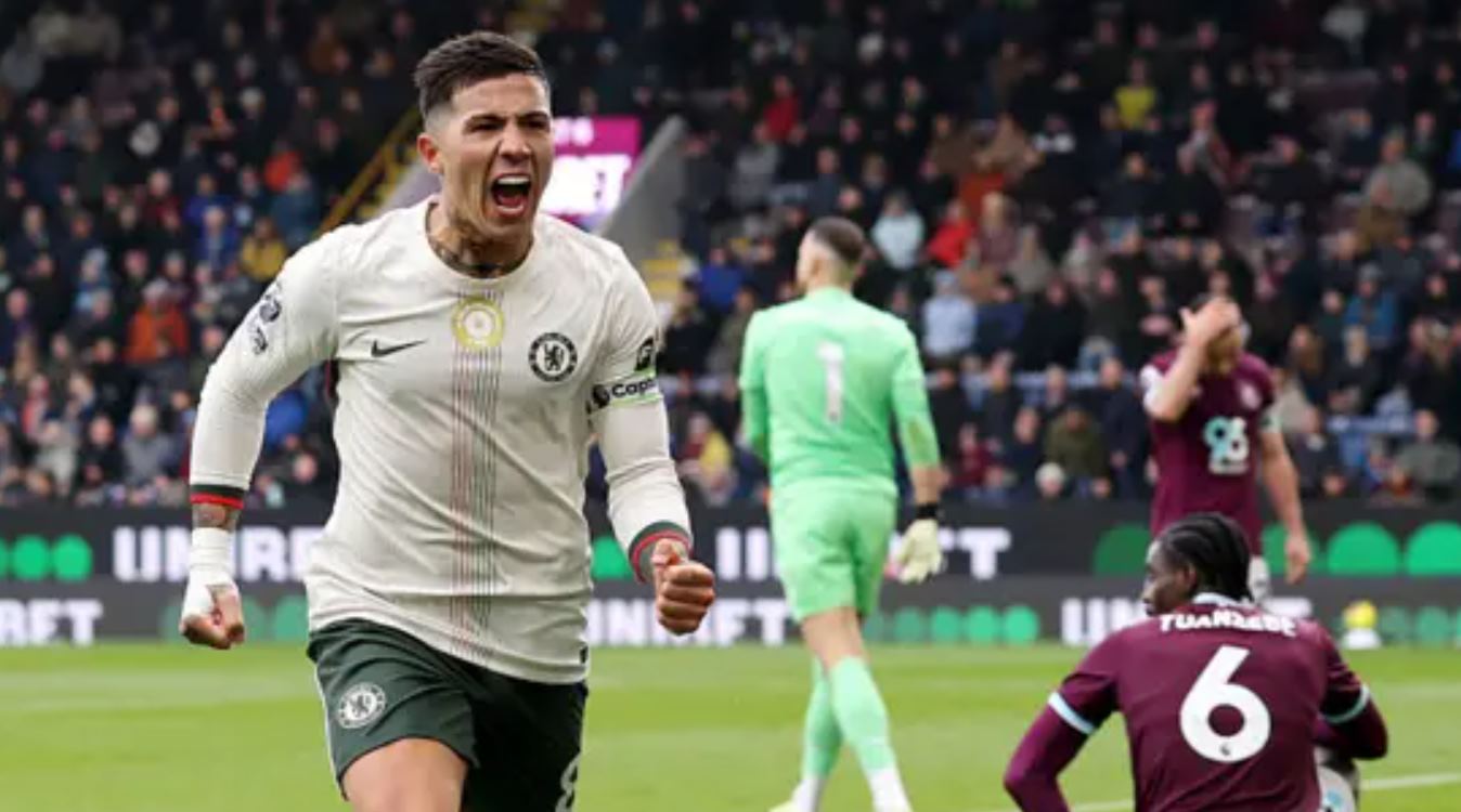 Pedro Neto Bersinar, Enzo Fernández Menutup Pesta — Chelsea Terus Tekan Arsenal