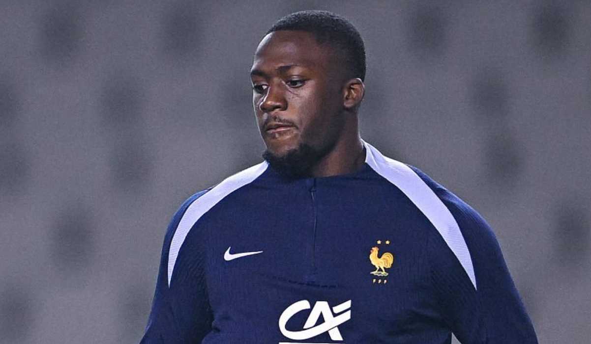 Ibrahima Konate di sesi latihan timnas Prancis Ibrahima Konate di sesi latihan timnas Prancis