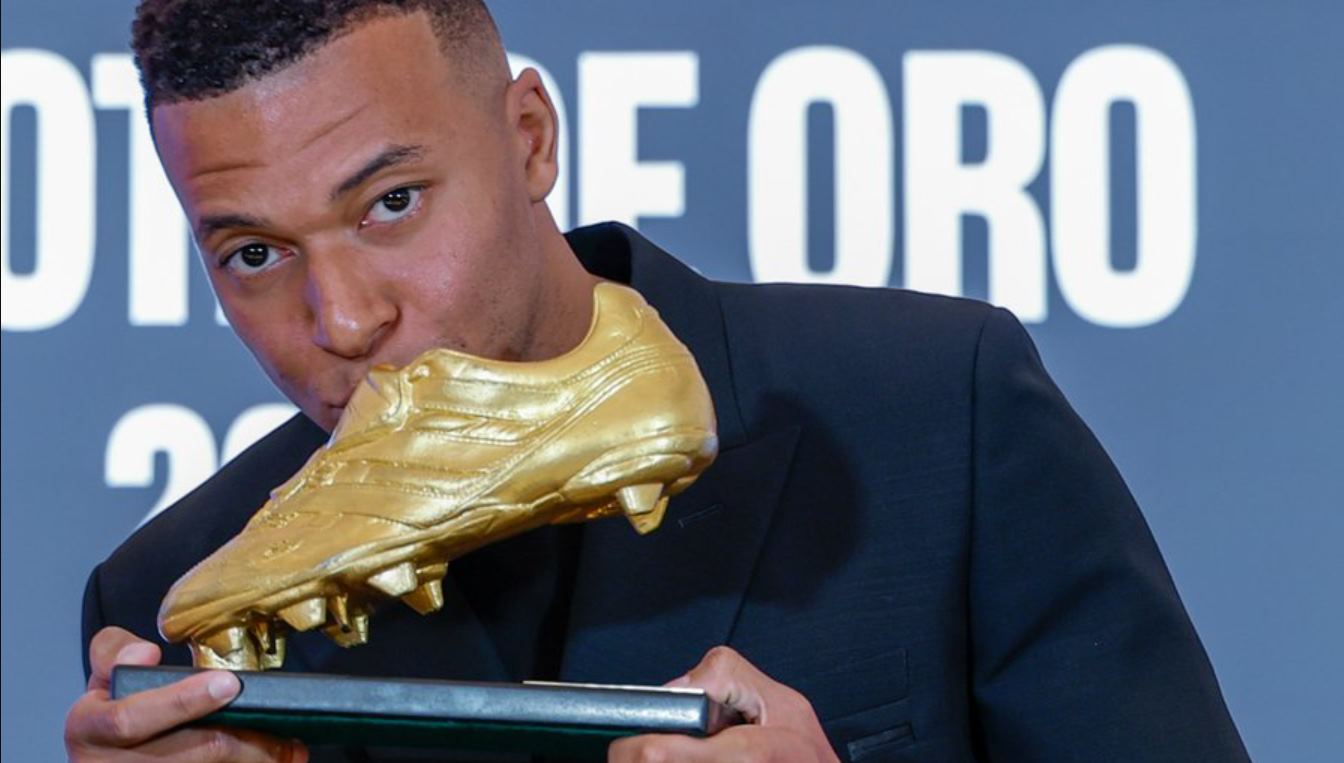 Kylian Mbappe raih Golden bott pertamanya Kylian Mbappe raih Golden bott pertamanya