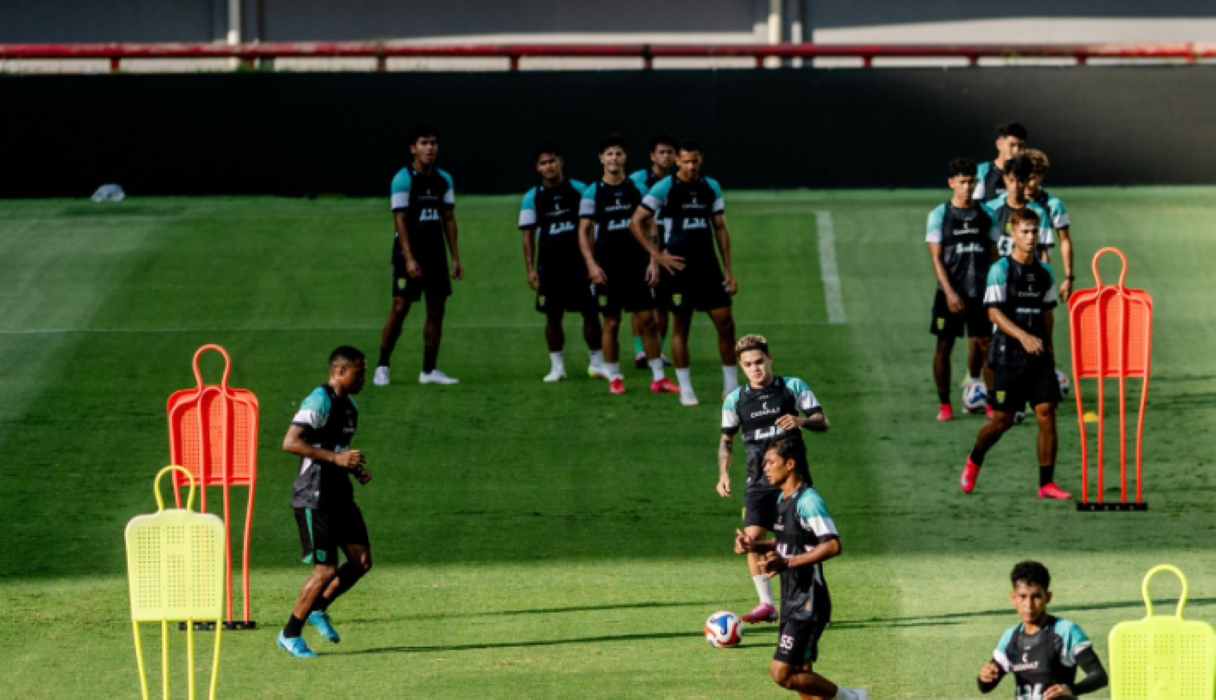 Latihan Persebaya Jelang Menjamu Persis Solo di Pekan ke-11 Latihan Persebaya Jelang Menjamu Persis Solo di Pekan ke-11