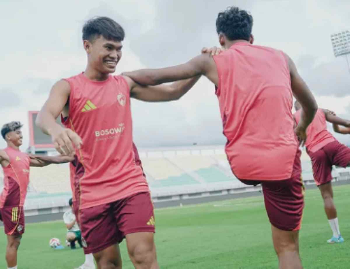 Latihan Skuad PSM Makassar Jelang Menjamu PSBS Biak di Pekan ke-13 Latihan Skuad PSM Makassar Jelang Menjamu PSBS Biak di Pekan ke-13