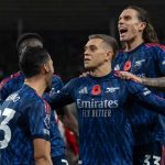 Arsenal Gaet Kepala Pencari Bakat Napoli, Maurizio Micheli, untuk Perkuat Tim Rekrutmen Leandro Trossard merayakan gol bersama rekan-rekannya di Arsenal